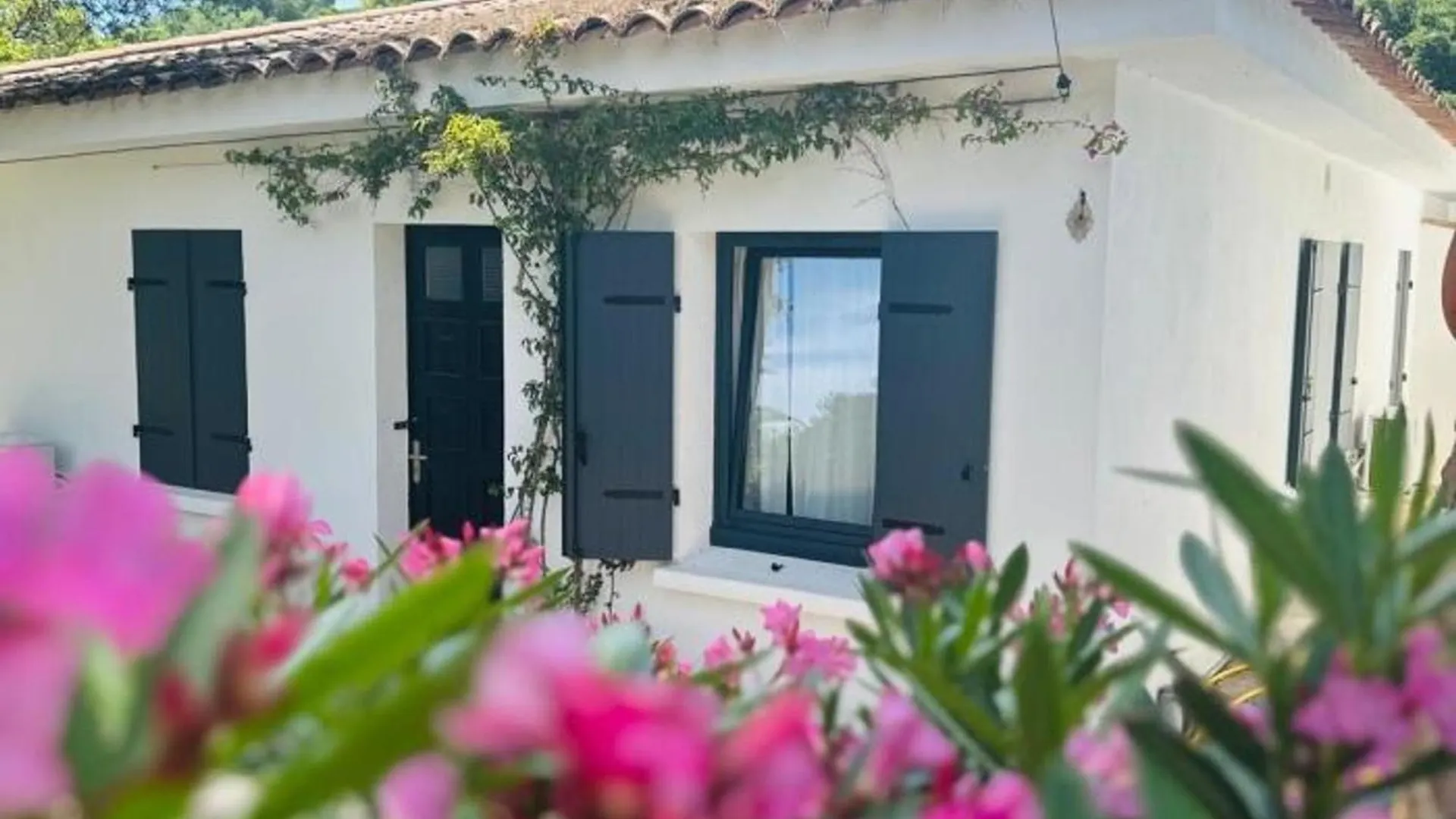 Villa Familiale Climatisee A 5 Min De La Mer Avec Parking Et Wifi - Fr-1-728-17 location